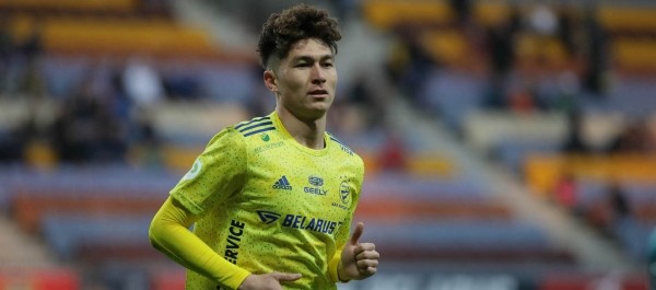 Один из самых дорогих игроков БАТЭ в этом сезоне ни разу не попал даже в заявку. Он здоров, но агенты затеяли свою партию Один из самых дорогих игроков БАТЭ в этом сезоне ни разу не попал даже в заявку. Он здоров, но агенты затеяли свою партию