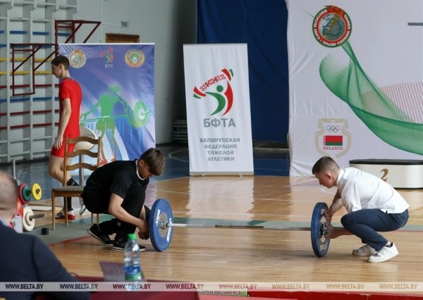 ФОТОФАКТ: Олимпийские дни молодежи по тяжелой атлетике проходят в Гомеле