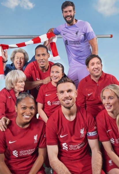 Новые формы топ-клубов: «Реал» удивляет шрифтом, «МЮ» возвращает воротник эпохи Кантона