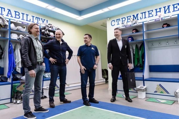 Олдовый бойфренд Соболенко едет тренером в клуб КХЛ, топящий за войну в Украине. А бывший – тоже подписант за Лукашенко – все еще играет в Беларуси