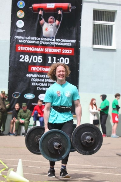 Поднятие бревна и "прогулка фермера". В Минске прошел открытый кубок STRONGMAN STUDENT Поднятие бревна и "прогулка фермера". В Минске прошел открытый кубок STRONGMAN STUDENT