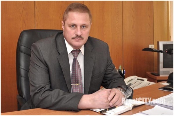 Молодой с красно-зеленым значком и бывший школьный директор. Кто сейчас рулит делами в брестском «Динамо»