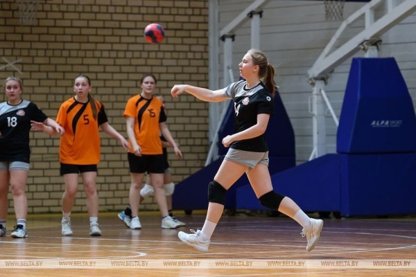 ФОТОФАКТ: Финальный этап соревнований по гандболу "Стремительный мяч" стартовал в Бресте