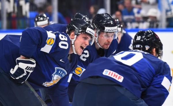 Хоккей. Канадцы совершили камбэк в третьем периоде, но золото чемпионата мира-2022 досталось сборной Финляндии
Хоккей. Канадцы совершили камбэк в третьем периоде, но золото чемпионата мира-2022 досталось сборной Финляндии