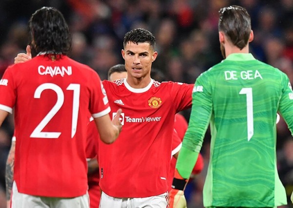 «МЮ» сэкономит 60 миллионов, урезав зарплаты Роналду и Де Хеа (минус 25%) и отпустив минимум 6 игроков. Такова жизнь без ЛЧ