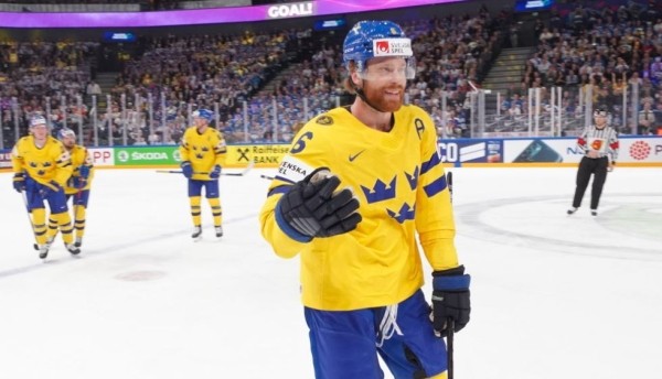 Хоккей.  ЧМ-2022. Швейцарцы, обыграв словаков, одержали 4-ю победу кряду, шведы одолели финнов в серии буллитов
 