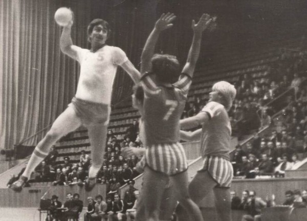 ГУБОП схватил племянника легенды гандбольного СКА. Задержанный сам становился чемпионом Европы, а после работал тренером в глубинке ГУБОП схватил племянника легенды гандбольного СКА. Задержанный сам становился чемпионом Европы, а после работал тренером в глубинке