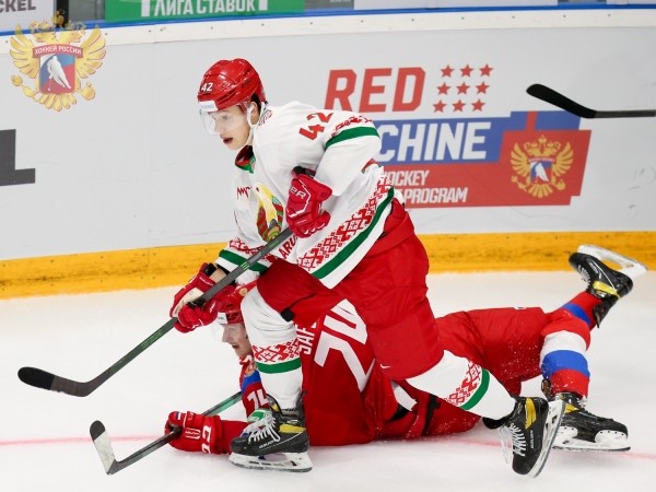 Хоккей.  "Адмирал" подписал контракт с Егором Чезгановым
 