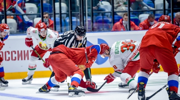 Сборная Беларуси по хоккею проиграла России на турнире в Санкт-Петербурге