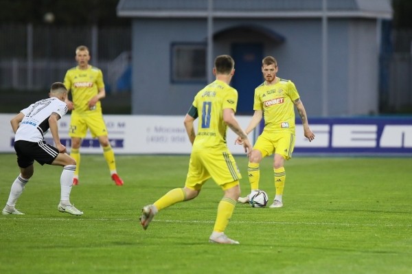 Футбол.  Беларусбанк — чемпионат Беларуси. 10-й тур. БАТЭ сыграет с Брестом, минское "Динамо" — с "Торпедо". Онлайн — в 15.00
  