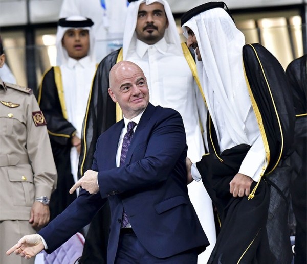 Инфантино сказал, что мигранты в Катаре могут гордиться тяжелой работой. А ведь на стройках погибли почти 7 тысяч человек