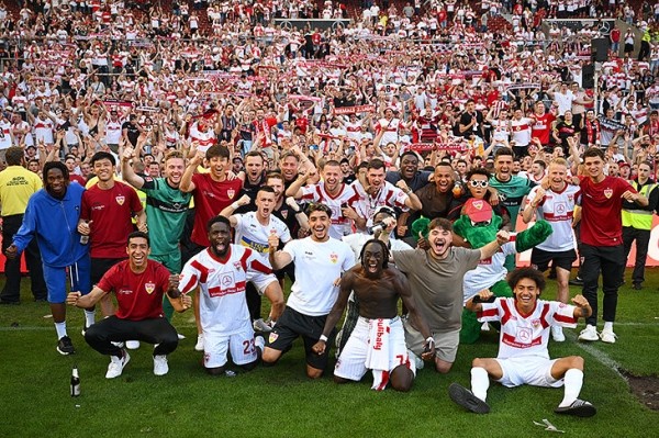 В Бундеслиге спасение празднуют ярче, чем титул! «Штутгарт» забил на 90+2, а дальше – море фанатов на поле