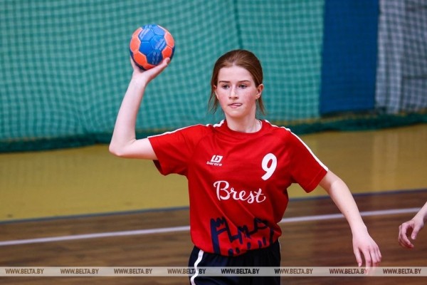 ФОТОФАКТ: Финальный этап соревнований по гандболу "Стремительный мяч" стартовал в Бресте