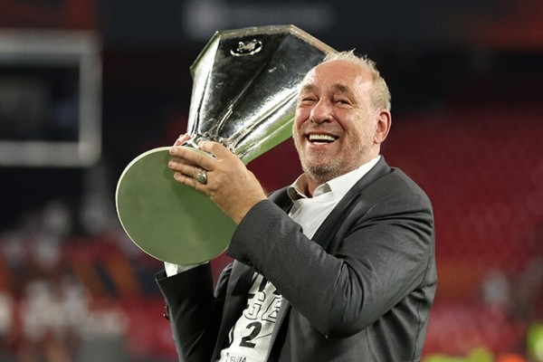 Подзарядка позитивом происходит здесь – от счастливого «Айнтрахта»! Взяли еврокубок после перерыва в 42 года и ушли в отрыв