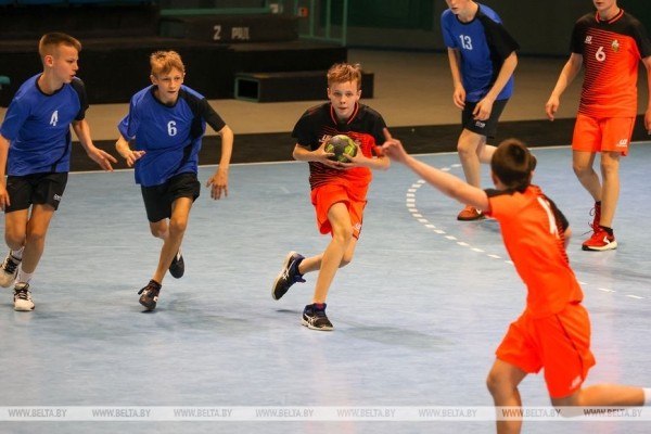 ФОТОФАКТ: Финальный этап соревнований по гандболу "Стремительный мяч" стартовал в Бресте