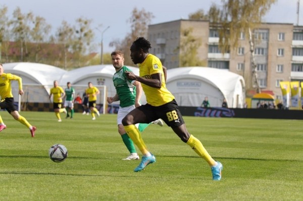 Футбол.  Гол Дарбо с пенальти в компенсированное время принес "Шахтеру" победу над "Гомелем"
  