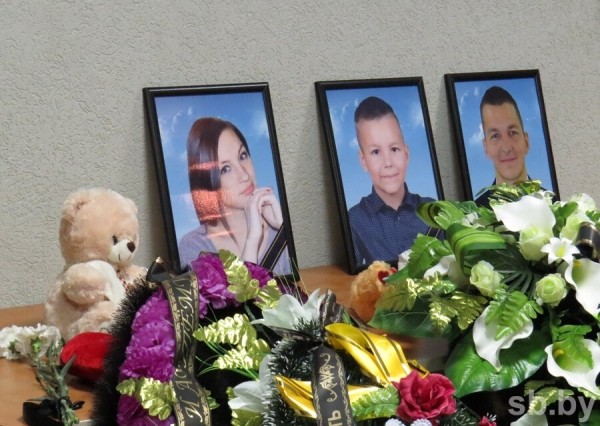 В футбольном Витебске – 5-я смерть за последних 4 года. На сей раз вдруг скончалась 22-летняя девушка – несмотря на это, директор клуба велел ехать на матч В футбольном Витебске – 5-я смерть за последних 4 года. На сей раз вдруг скончалась 22-летняя девушка – несмотря на это, директор клуба велел ехать на матч