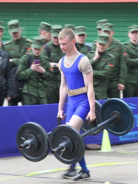Поднятие бревна и "прогулка фермера". В Минске прошел открытый кубок STRONGMAN STUDENT Поднятие бревна и "прогулка фермера". В Минске прошел открытый кубок STRONGMAN STUDENT