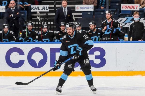 У минского «Динамо» на контракте осталось всего 3 хоккеиста. Легионеров пугала война, но как минимум одного клуб хочет сохранить У минского «Динамо» на контракте осталось всего 3 хоккеиста. Легионеров пугала война, но как минимум одного клуб хочет сохранить