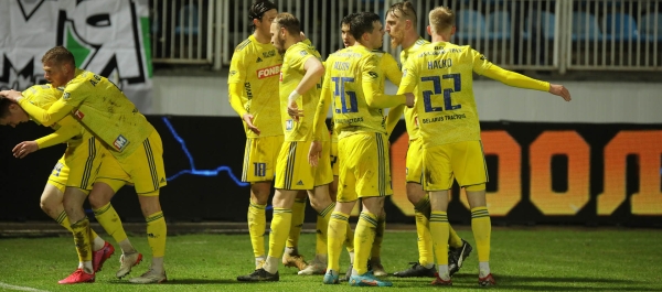 Футбол. БАТЭ одержал волевую победу в домашнем матче с "Витебском"
Футбол. БАТЭ одержал волевую победу в домашнем матче с "Витебском"