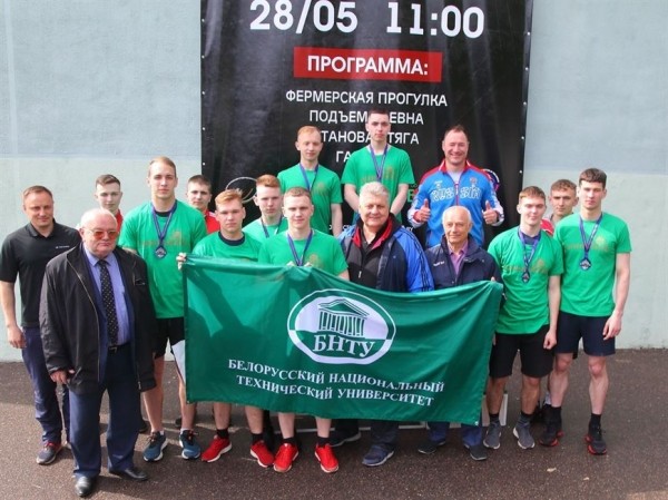 Поднятие бревна и "прогулка фермера". В Минске прошел открытый кубок STRONGMAN STUDENT Поднятие бревна и "прогулка фермера". В Минске прошел открытый кубок STRONGMAN STUDENT