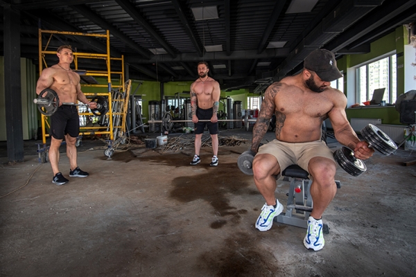 Магутныя фота са спартыўных аб&rsquo;ектаў па ўсёй Украіне, знішчаных Расіяй. Дух украінцаў не зламаць