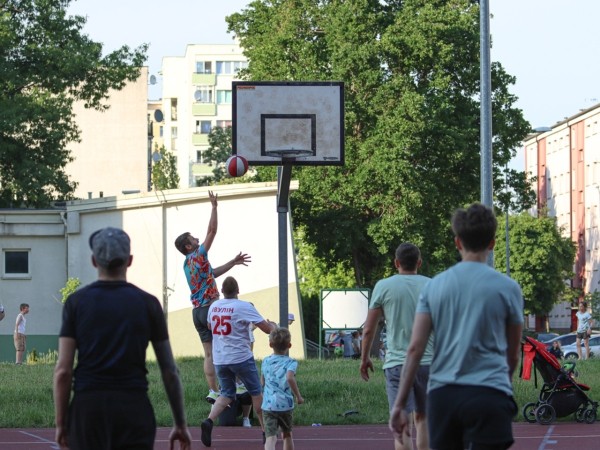 Снытина после завершения сезона устроила тур по диаспорам — снимает новое шоу и учит играть в баскетбол беларусов Снытина после завершения сезона устроила тур по диаспорам — снимает новое шоу и учит играть в баскетбол беларусов