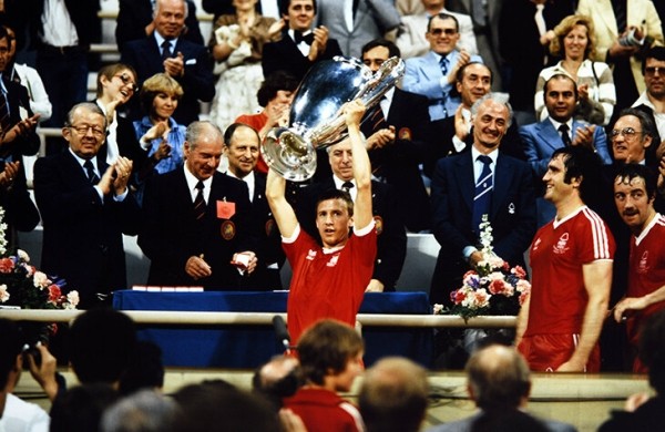 От богача-карикатуры из Кувейта до огромного грека, которого обвиняли в наркотрафике: большая история «Ноттингем Форест» От богача-карикатуры из Кувейта до огромного грека, которого обвиняли в наркотрафике: большая история «Ноттингем Форест»