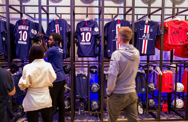 Журналист-расследователь нашел много грязи о «ПСЖ»: фальшивые автографы, влияние Гвардиолы и ненависть к Леонардо Журналист-расследователь нашел много грязи о «ПСЖ»: фальшивые автографы, влияние Гвардиолы и ненависть к Леонардо