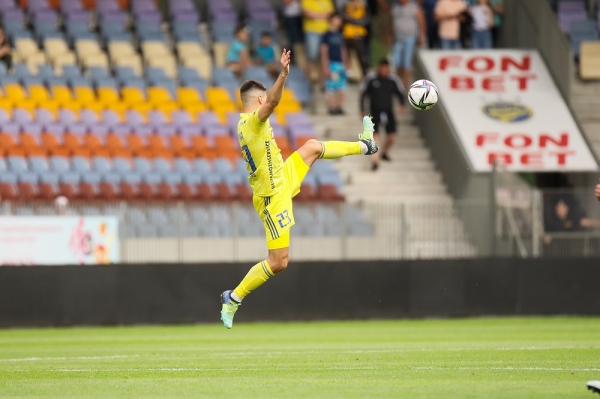 Футбол.  БАТЭ сыграл вничью с "Неманом" и не догнал "Энергетик"-БГУ. Борисовчане потеряли очки в трех из последних четырех матчей
  