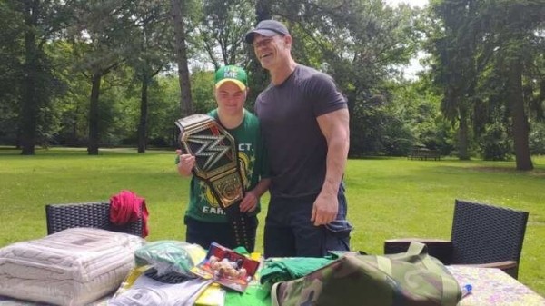 Джон Сина встретился с фанатом c синдромом Дауна, который уехал из Мариуполя только под предлогом встречи с ним Джон Сина встретился с фанатом c синдромом Дауна, который уехал из Мариуполя только под предлогом встречи с ним