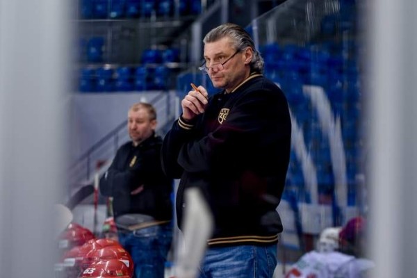 Хоккей.  Александр Цыплаков: такие матчи нужны. Ребята видят, чем россияне отличаются и понимают, в чем стоит быть лучше
 