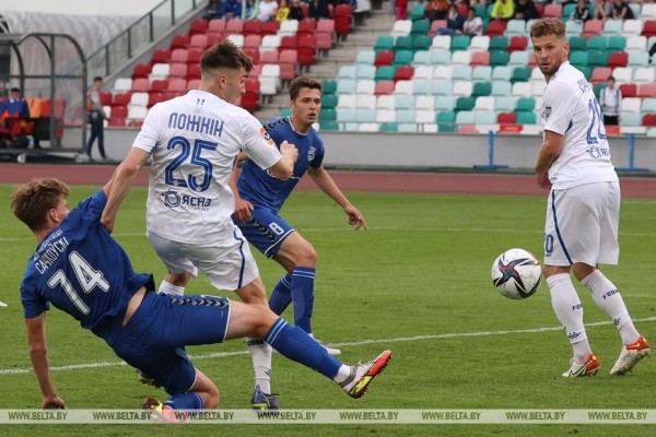 ФОТОФАКТ: Встреча между минским "Динамо" и "Слуцком" завершилась ничьей