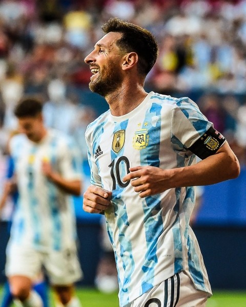 Футбол. Пять голов Месси принесли сборной Аргентины победу в товарищеском матче с эстонцами
Футбол. Пять голов Месси принесли сборной Аргентины победу в товарищеском матче с эстонцами