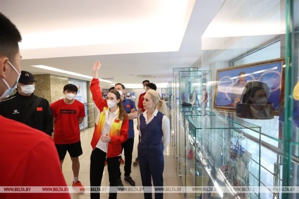 Китайские гандболисты высоко оценили экспозицию музея НОК Беларуси