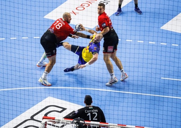 Гандбол. Четыре гола Кулеша и два мяча Королька помогли "Кельце" обыграть "Веспрем" и пробиться в финал Лиги чемпионов
Гандбол. Четыре гола Кулеша и два мяча Королька помогли "Кельце" обыграть "Веспрем" и пробиться в финал Лиги чемпионов