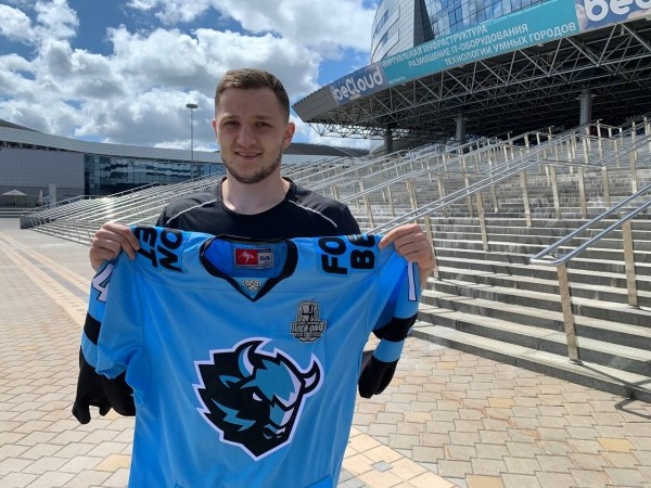 Гендырэктар «Дынама» забяспечыў выдатныя ўмовы для двух сыноў – клуб ад гэтага не атрымаў фактычна нiчога, акрамя страт Гендырэктар «Дынама» забяспечыў выдатныя ўмовы для двух сыноў – клуб ад гэтага не атрымаў фактычна нiчога, акрамя страт