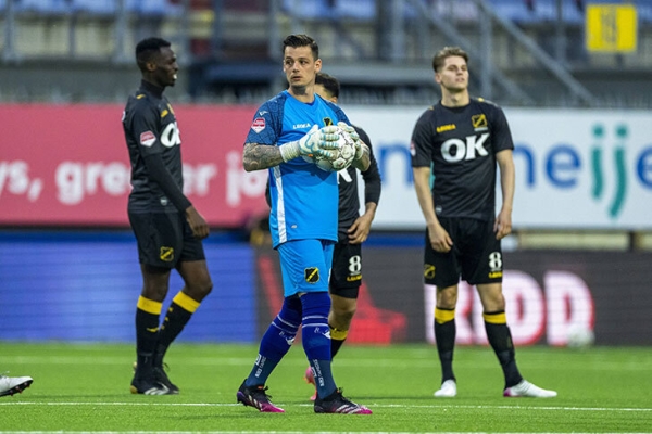 Два тайма по чистых 30 минут, желтая – временное удаление, ауты ногами – это потенциально новые правила футбола в Д2 Нидерландов