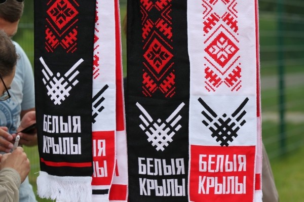 АБФФ припомнила давний бренд сборной Беларуси. Как же ярко он начинался: 300 человек на тренировке, тысячи бесплатных маек и ничья с финалистами Евро АБФФ припомнила давний бренд сборной Беларуси. Как же ярко он начинался: 300 человек на тренировке, тысячи бесплатных маек и ничья с финалистами Евро