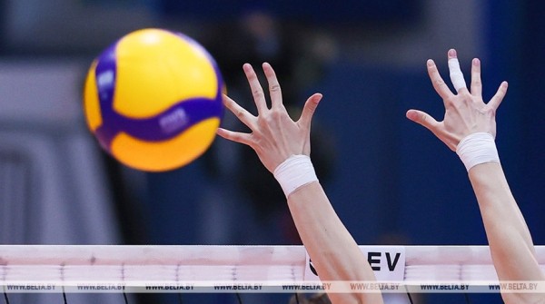 Белорусские юниорки с победы стартовали на волейбольном турнире в Минске