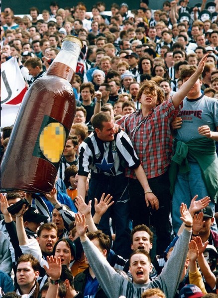 У «Ньюкасла» особая связь с пивом. Легендарные футболки, помощь в трансфере Ширера и переполненные вытрезвители У «Ньюкасла» особая связь с пивом. Легендарные футболки, помощь в трансфере Ширера и переполненные вытрезвители