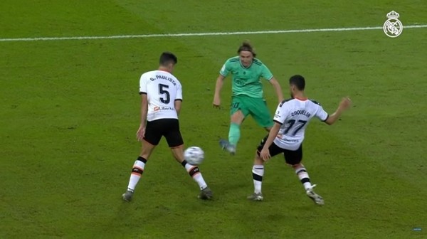 Разбираем тривелу: от бразильцев до Модрича, от истории – к физике и важности швов на мячах