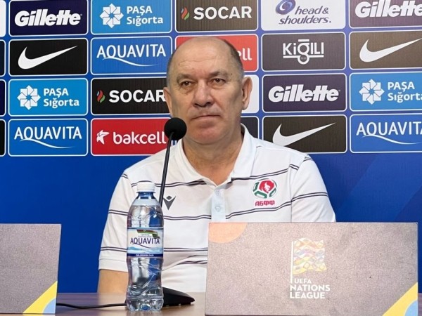 Футбол.  Юрий Пышник: нужен специалист, способный зажечь игроков. Как Малофеев.  У Кондратьева так не получается
 