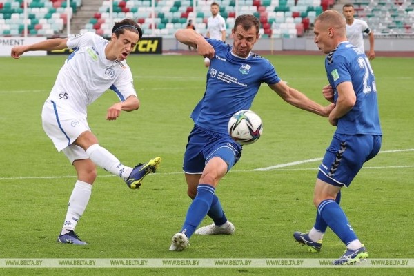 ФОТОФАКТ: Встреча между минским "Динамо" и "Слуцком" завершилась ничьей