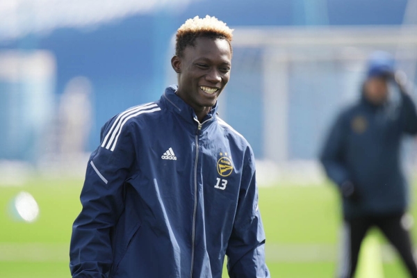 Сейчас в БАТЭ ну очень много (по меркам Борисова) чернокожих игроков: а ведь недавно одного убрали и вообще у африканцев в клубе мало что получалось Сейчас в БАТЭ ну очень много (по меркам Борисова) чернокожих игроков: а ведь недавно одного убрали и вообще у африканцев в клубе мало что получалось