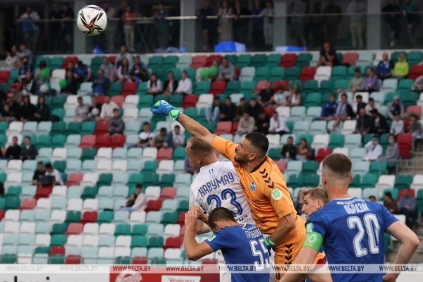 ФОТОФАКТ: Встреча между минским "Динамо" и "Слуцком" завершилась ничьей