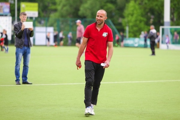 Ушел в детский футбол (может себе позволить) и знает, как там работать (говорит, новые Белькевичи могут вырасти, но есть нюанс). Узнали, чем сейчас живет Страханович