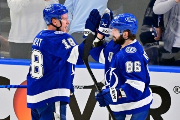 Хоккей. Кубок Стэнли. "Тампа", победив в гостях, сократила отставание в финальной серии с "Колорадо" до минимума
Хоккей. Кубок Стэнли. "Тампа", победив в гостях, сократила отставание в финальной серии с "Колорадо" до минимума