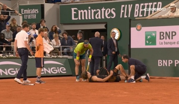 Теннис.  Рафаэль Надаль на отказе Александра Зверева вышел в свой 14-й финал "Ролан Гаррос"
 