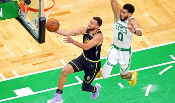 Баскетбол.  НБА. "Голден Стэйт" в гостях выиграл у "Бостона" и сравнял счет в финальной серии
  